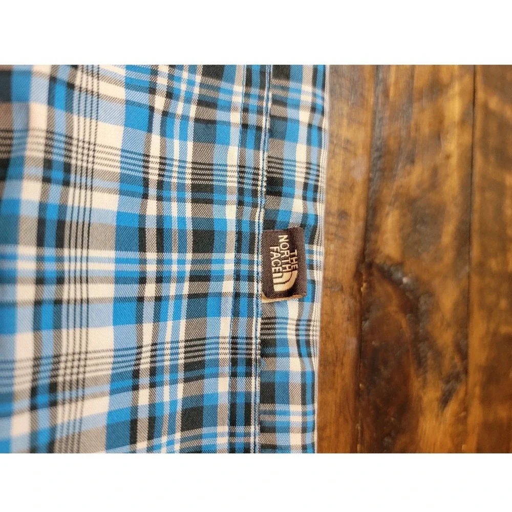 The North Face Plaid Button Down Mens M Blue Excellent Short Sleeve Hiking Shirt
